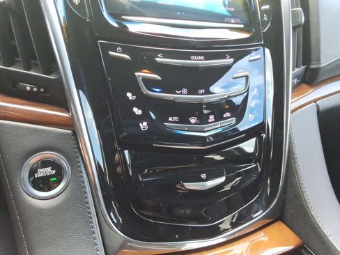 Certified 2016 Cadillac Escalade ESV 2WD image 31