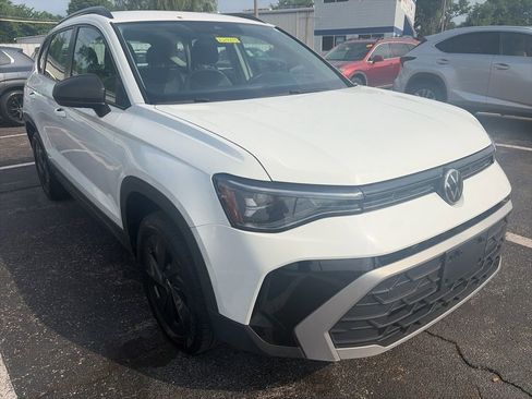 Used 2025 Volkswagen Taos S FWD image 1