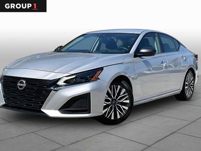 Used 2024 Nissan Altima 2.5 SV