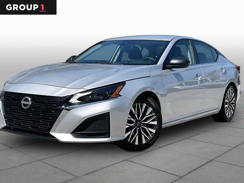 Used 2024 Nissan Altima 2.5 SV FWD image 1