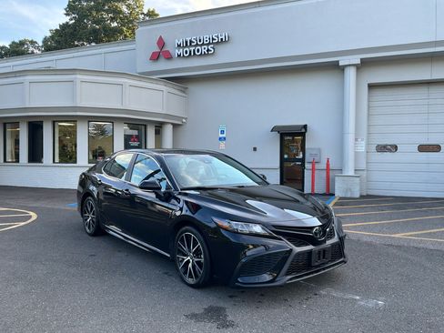 Used 2022 Toyota Camry SE w/ Carpet Mat Package (TMS) FWD image 3