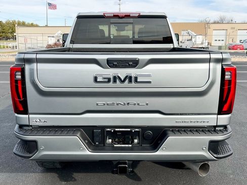 Used 2025 GMC Sierra 3500 Denali Ultimate image 13
