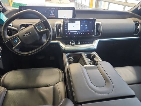 Used 2025 Ford Expedition Max Platinum w/ Stealth Performance Package image 11