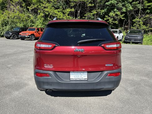 Used 2017 Jeep Cherokee Latitude w/ True North Edition AWD/4WD image 6
