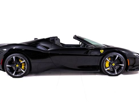 Used 2022 Ferrari SF90 Spider AWD/4WD image 8