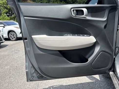 Used 2024 Hyundai Venue SEL FWD image 14