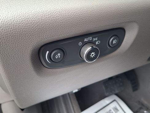 Used 2019 Chevrolet Traverse LT FWD image 10