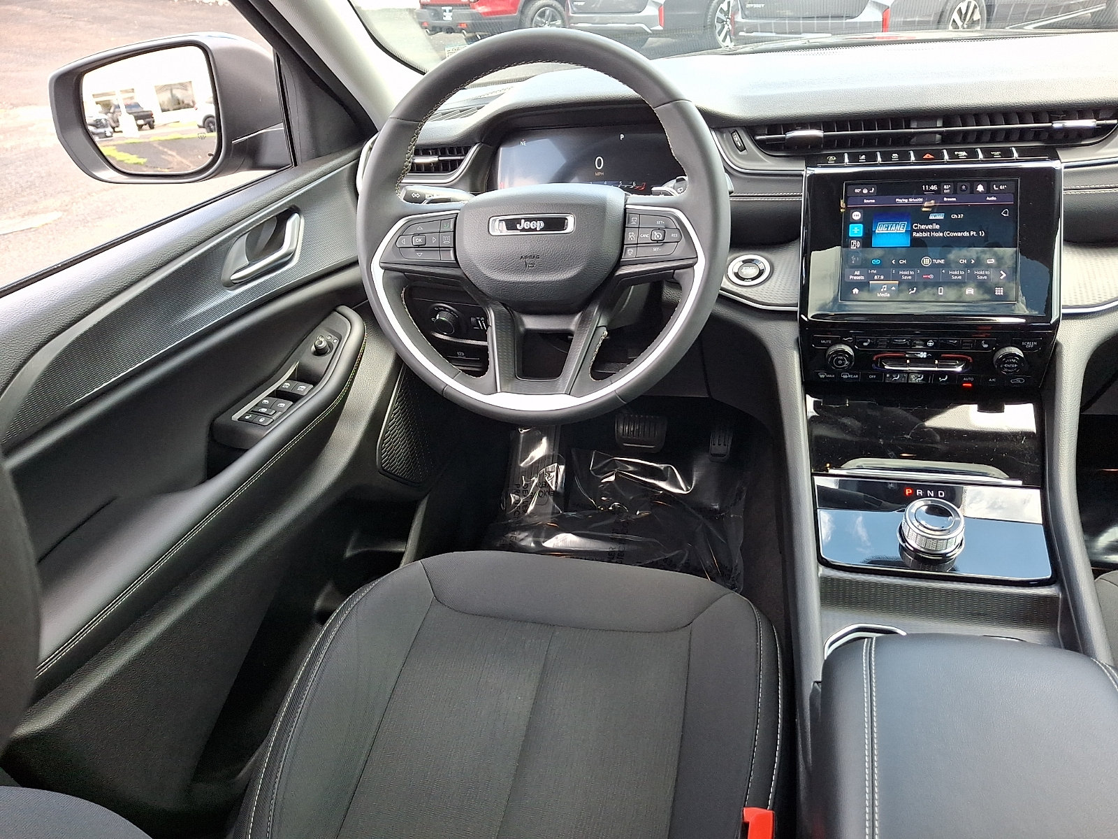 Used 2023 Jeep Grand Cherokee Laredo w/ Luxury Tech Group I AWD/4WD image 10
