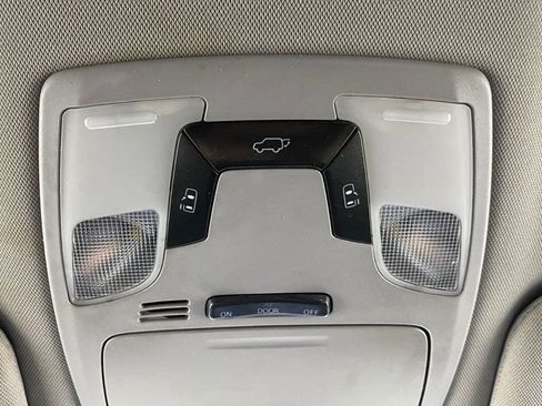 Used 2015 Toyota Sienna SE image 34