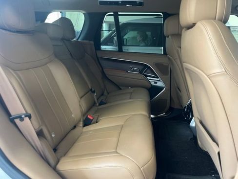 Used 2025 Land Rover Range Rover SE AWD/4WD image 12