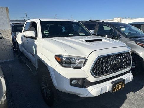 Used 2019 Toyota Tacoma TRD Off-Road image 2
