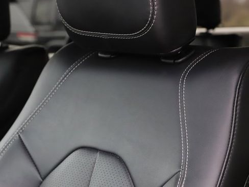 Used 2024 Chrysler Pacifica Touring-L image 15