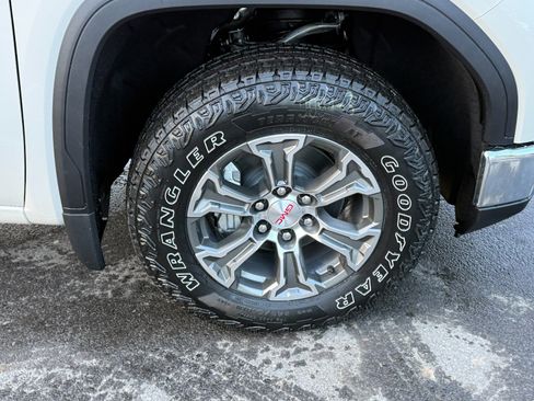 New 2026 GMC Sierra 1500 SLE image 12