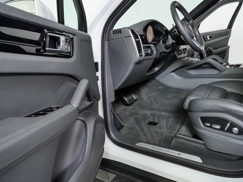 Certified 2019 Porsche Cayenne S AWD/4WD image 8