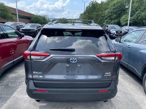 Used 2021 Toyota RAV4 XLE Premium AWD/4WD image 7