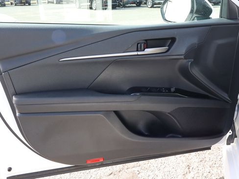 Used 2025 Toyota Camry SE image 13