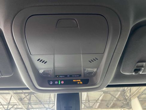 Used 2023 GMC Acadia SLE image 18