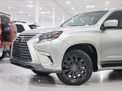 Used 2023 Lexus GX 460 Premium w/ Accessory Package image 2