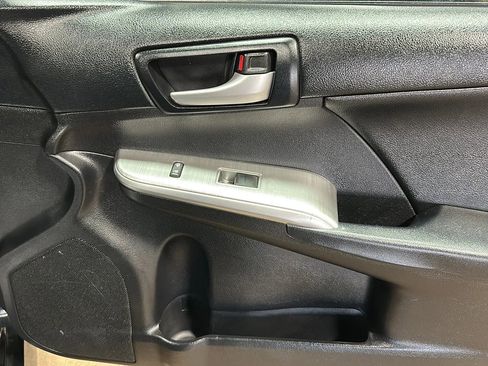 Used 2013 Toyota Camry SE image 17