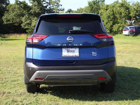 Used 2023 Nissan Rogue SV FWD image 8