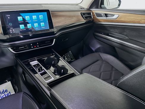 Used 2024 Volkswagen Atlas SE image 21