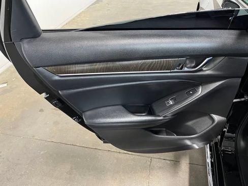 Used 2022 Honda Accord Touring image 17