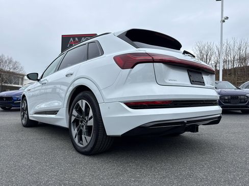 Used 2022 Audi e-tron Premium w/ Convenience Plus Package image 5