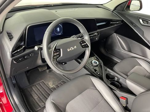 Certified 2025 Kia Niro Wind w/ Wind Preserve Package FWD image 3