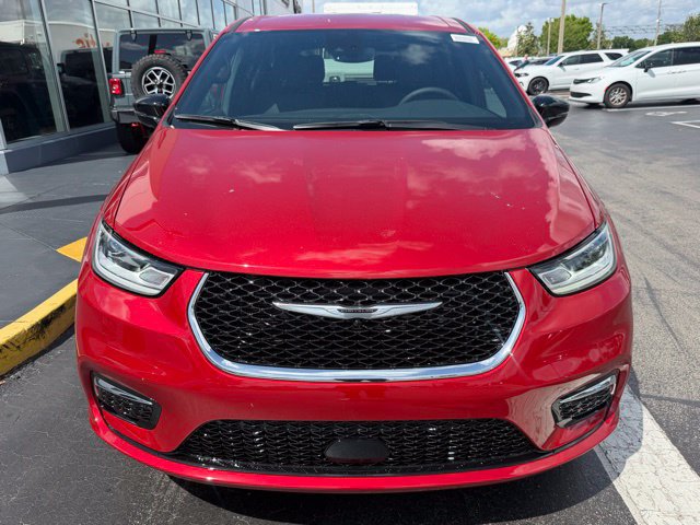 New 2026 Chrysler Pacifica Select AWD/4WD image 2