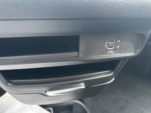 New 2026 Chrysler Pacifica Select image 36