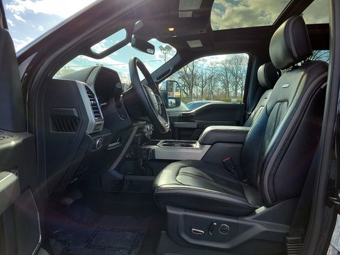 Used 2021 Ford F250 Platinum w/ FX4 Off-Road Package AWD/4WD image 13