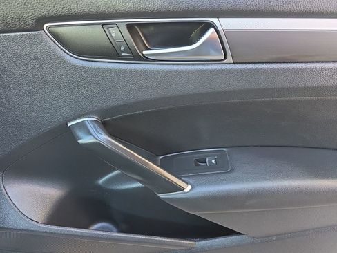 Used 2017 Volkswagen Passat 1.8T R-Line image 21