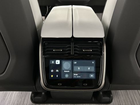 Used 2024 Rivian R1S Adventure AWD/4WD image 30