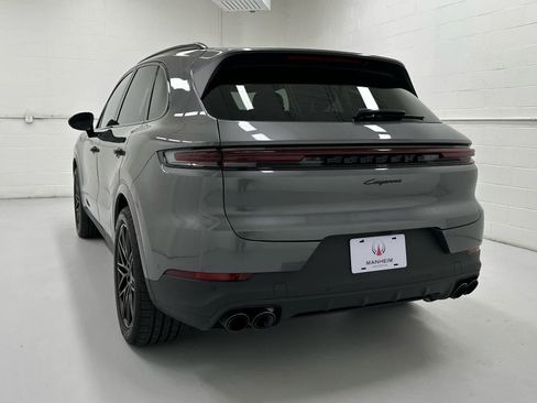 Used 2025 Porsche Cayenne image 8