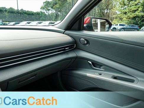 Used 2022 Hyundai Elantra SEL FWD image 32