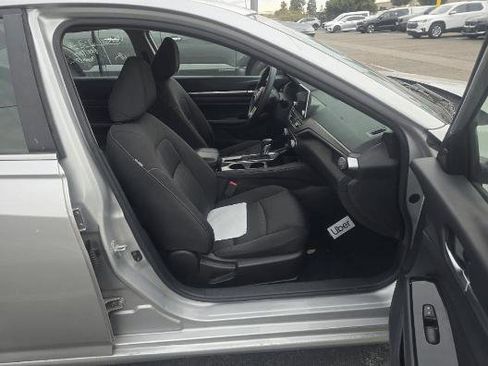Used 2023 Nissan Altima 2.5 SV image 18