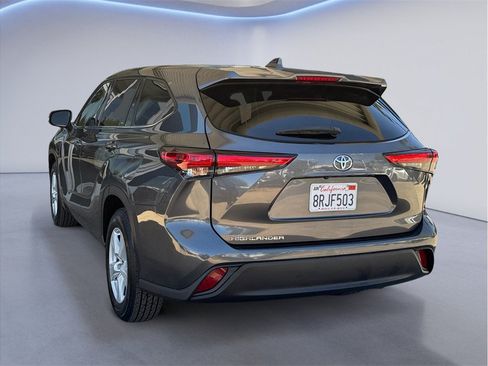Used 2020 Toyota Highlander L FWD image 4
