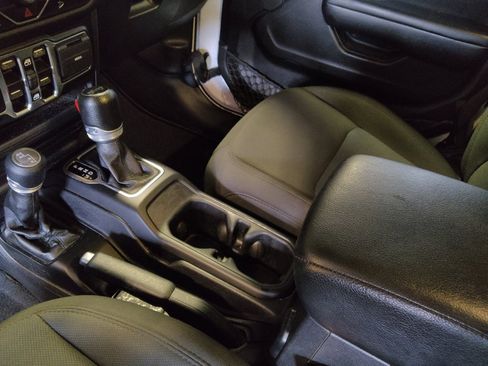 Used 2019 Jeep Wrangler Unlimited Sport S image 26