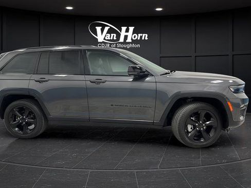 Used 2024 Jeep Grand Cherokee Limited w/ Luxury Tech Group II image 8