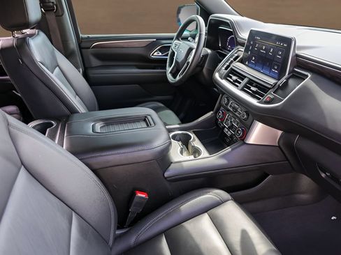 Used 2023 Chevrolet Suburban Z71 w/ Luxury Package AWD/4WD image 31
