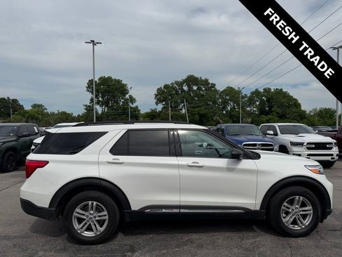 Used 2021 Ford Explorer XLT AWD/4WD image 3