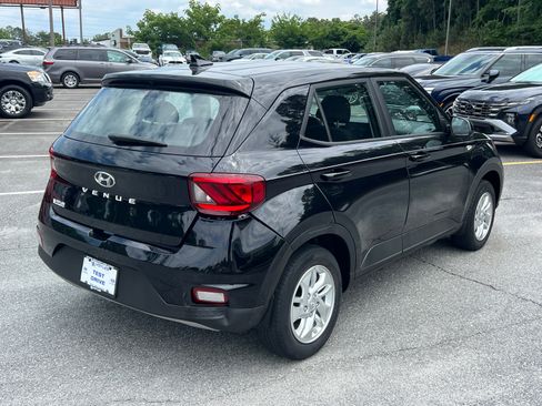 Certified 2022 Hyundai Venue SE FWD image 5