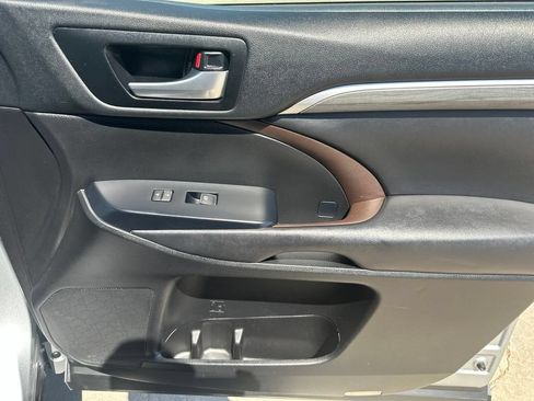 Used 2018 Toyota Highlander Limited AWD/4WD image 35