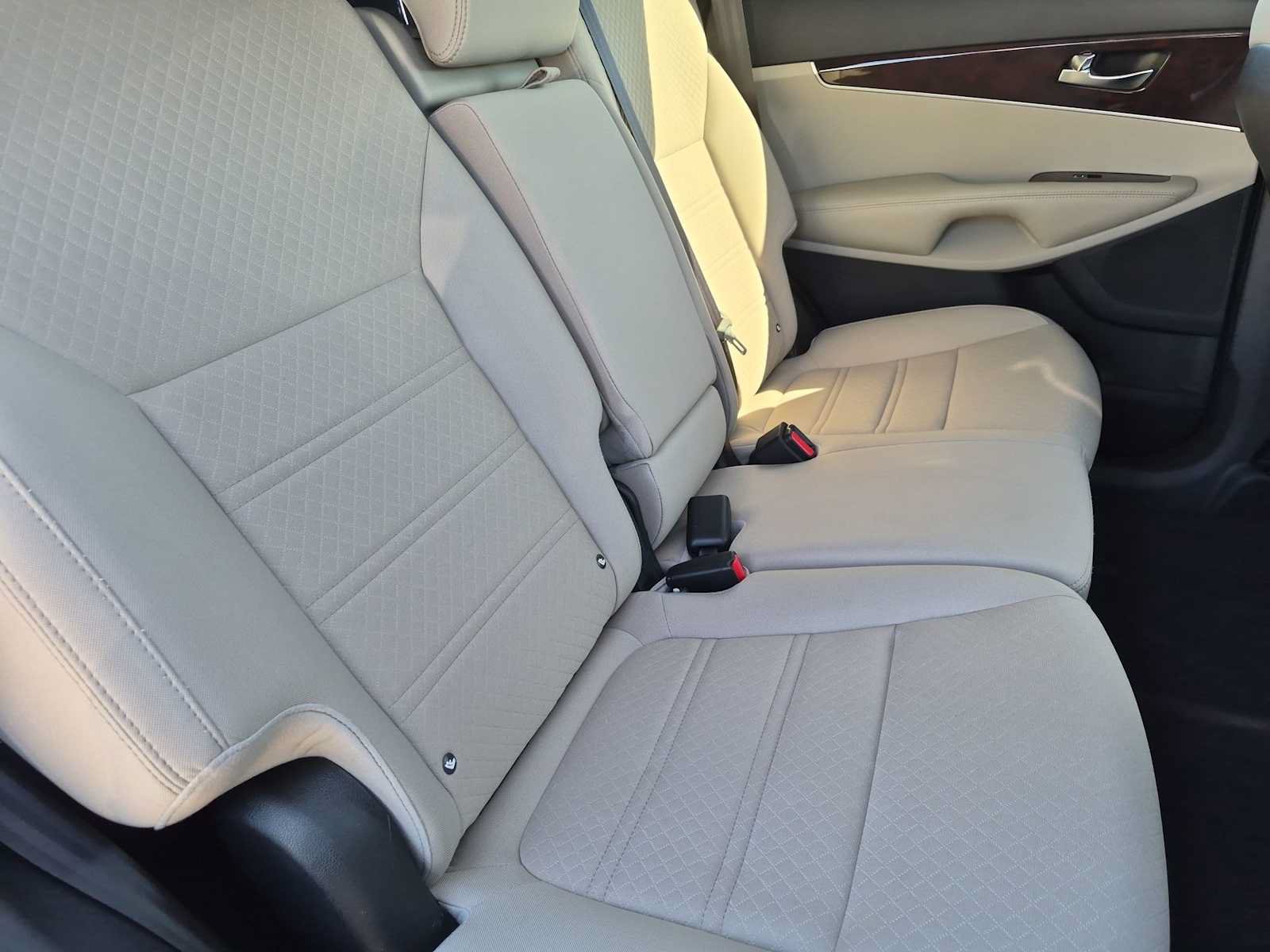 Used 2018 Kia Sorento FWD image 19
