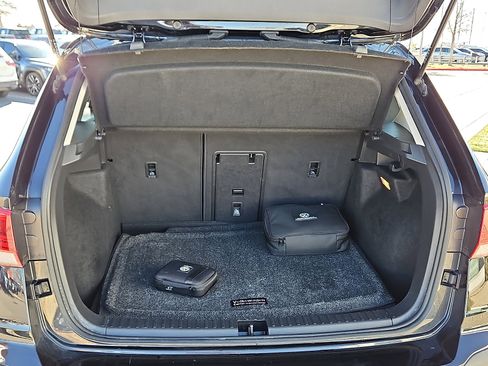 Certified 2022 Volkswagen Taos SEL w/ Panoramic Sunroof Package image 6