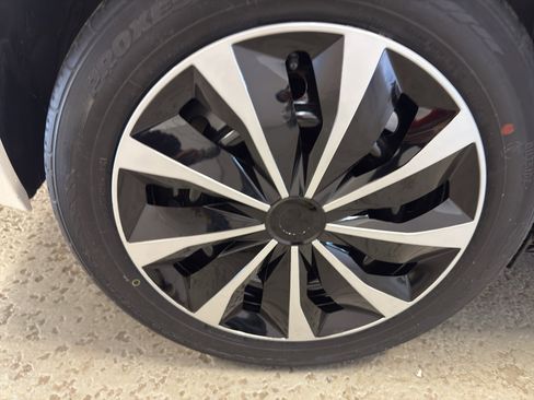 Used 2014 Toyota Corolla LE FWD image 31