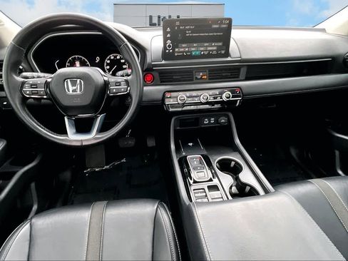 Used 2023 Honda Pilot Touring image 10