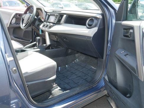 Used 2013 Toyota RAV4 LE AWD/4WD image 19