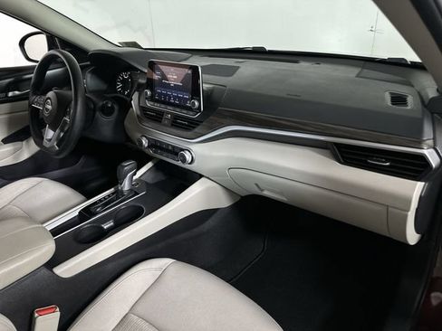 Used 2025 Nissan Altima 2.5 SV FWD image 30