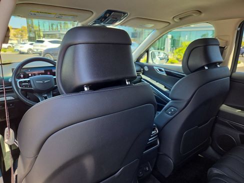 Certified 2025 Genesis GV80 2.5T Standard AWD/4WD image 16